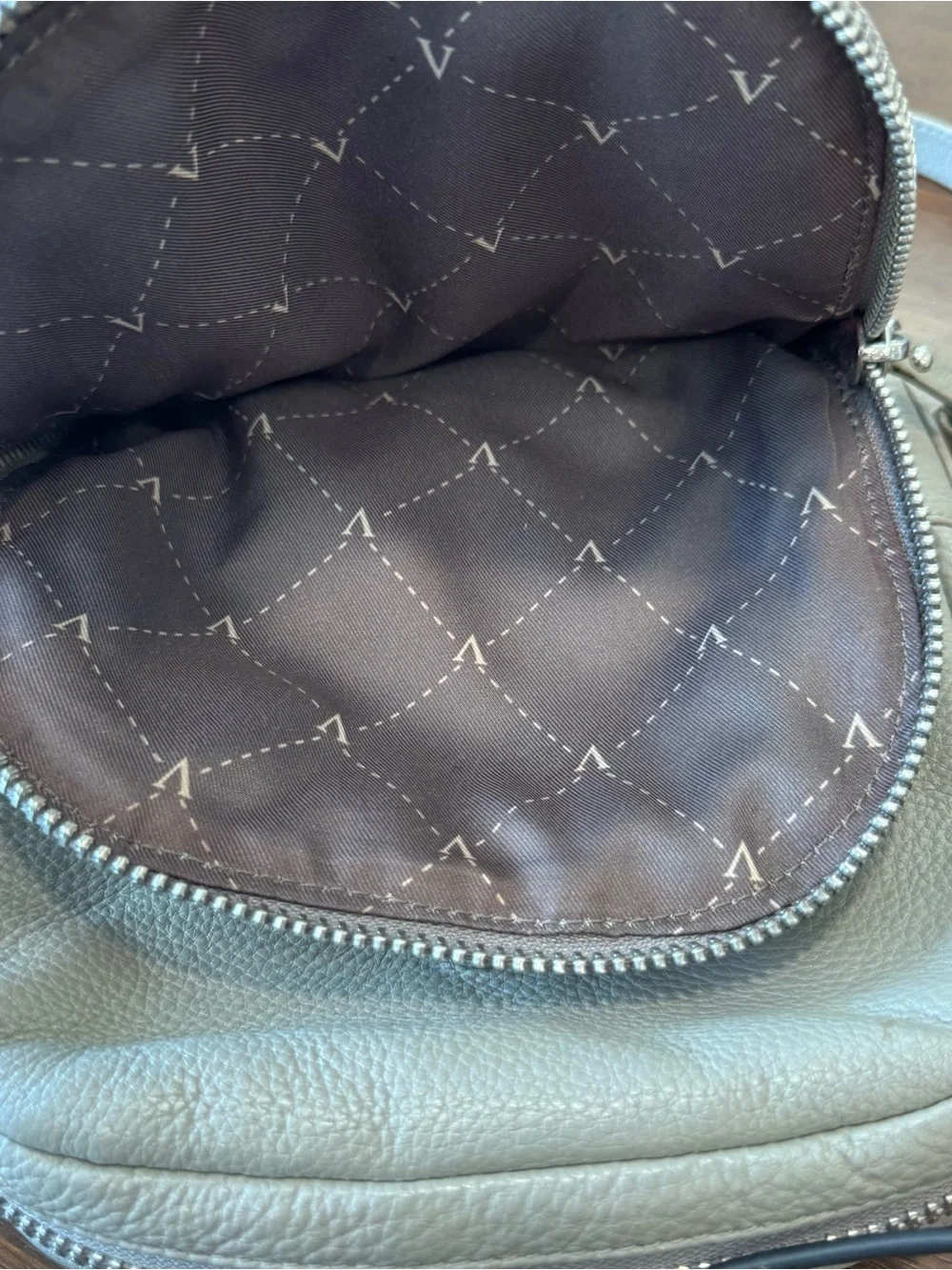 Vince Camuto Pebbled Leather Crossbody Bag Zipper Pockets Gray 9x9 Inch